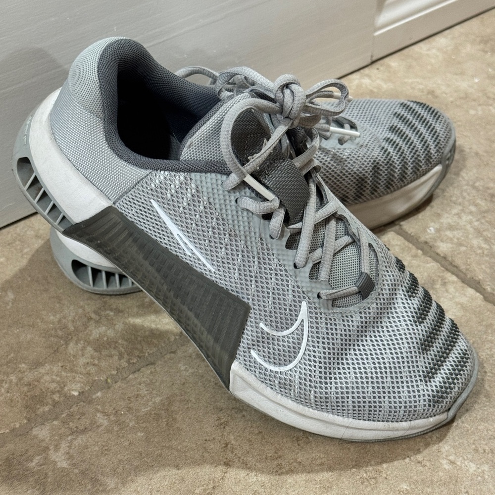 Nike Men’s Light Gray and Dark Gray Athletic Training Shoes